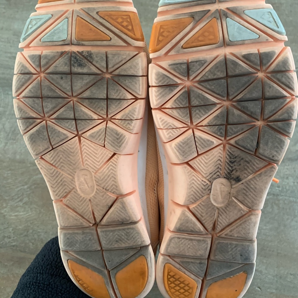 Women’s Nike Free Run - Picture 4 of 12